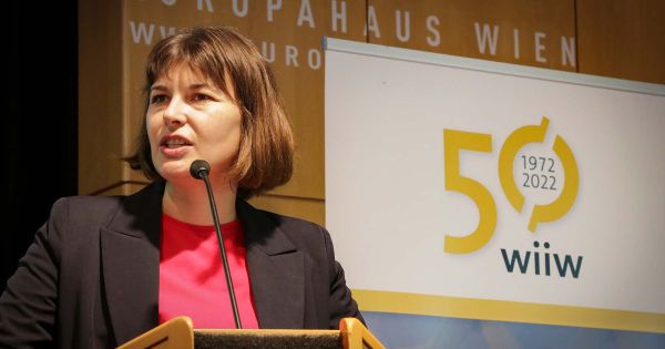 Daria Kaleniuk delivering a speech at the wiiw anniversary Spring Seminar 2023